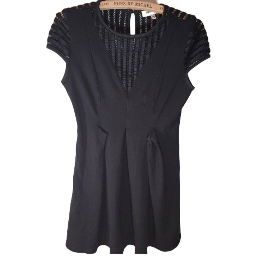 Monteau size small with stretch little black dress unique